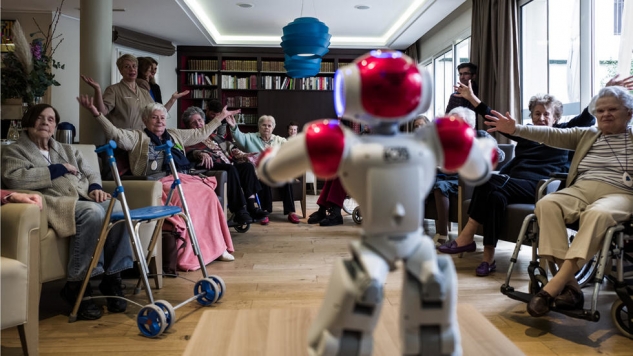 'الروبوت الاجتماعي' صديق معاون في تأمين الاستقلالية لكبار السن ولذوي الاعاقة